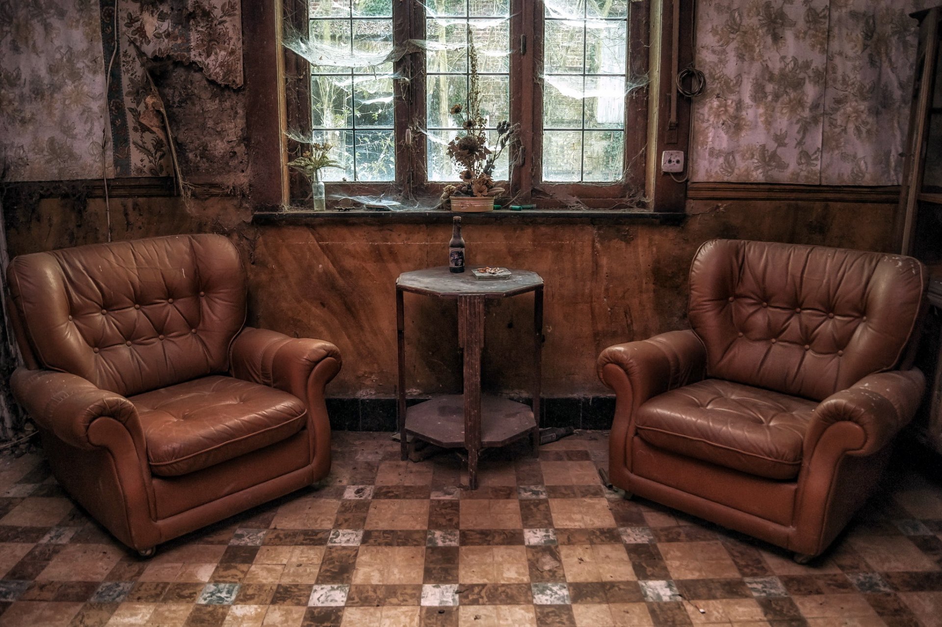 chambre fenêtre fauteuils