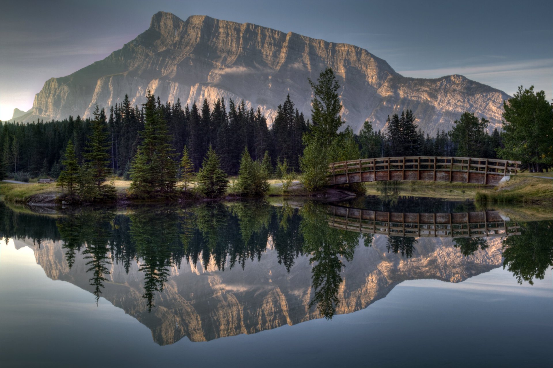 montagna ponte foresta riflessione fiume