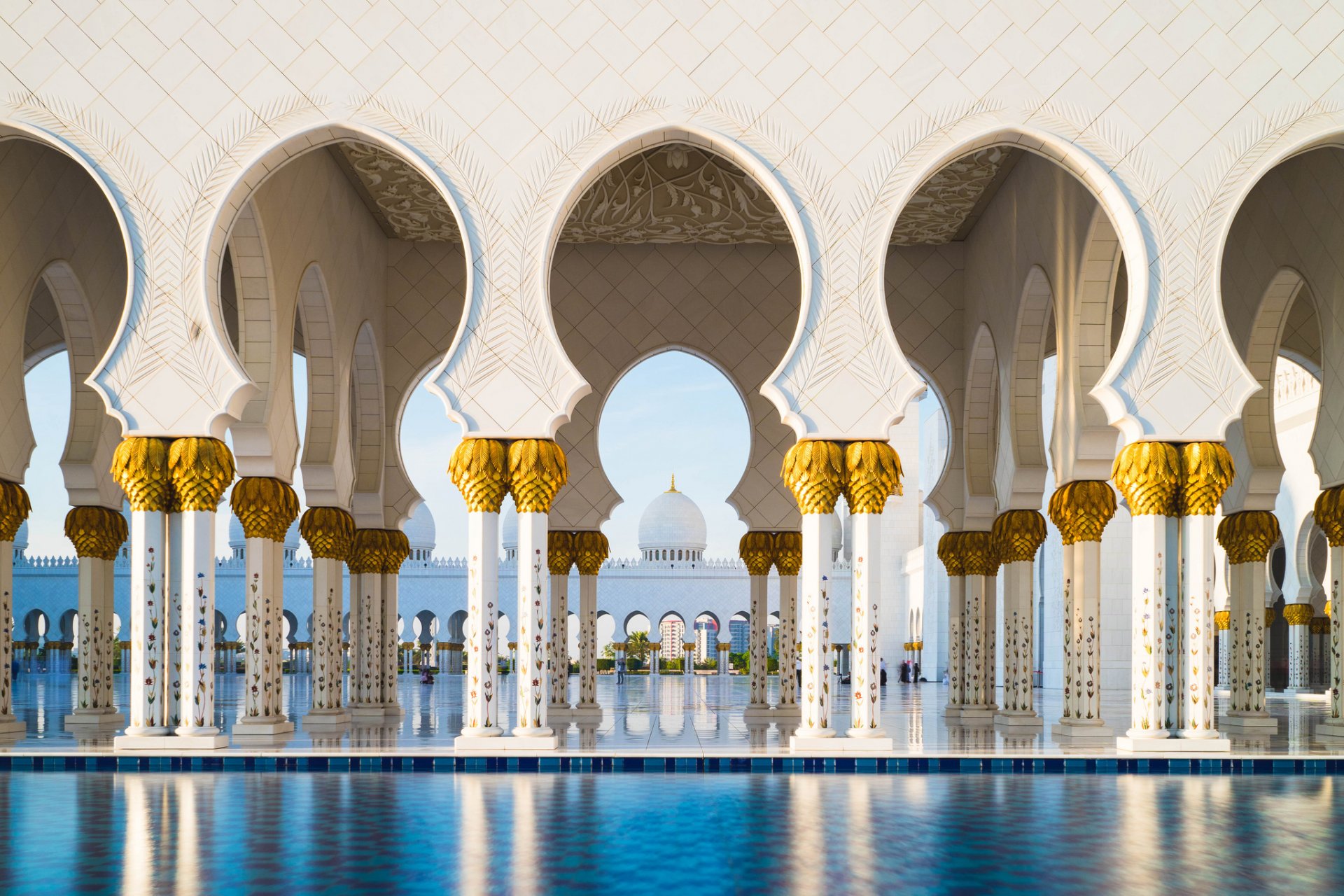 est mosquée colonnes piscine