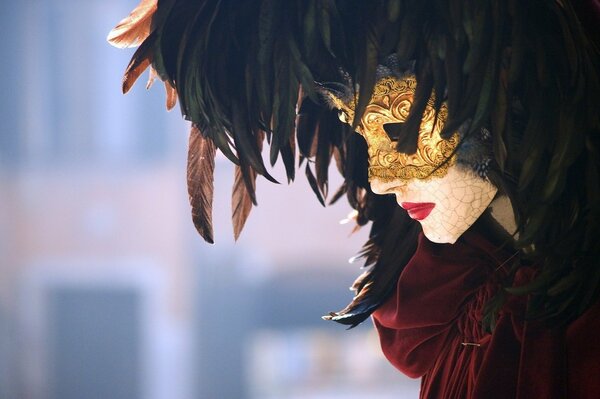 Fille vêtue d un masque pour le carnaval