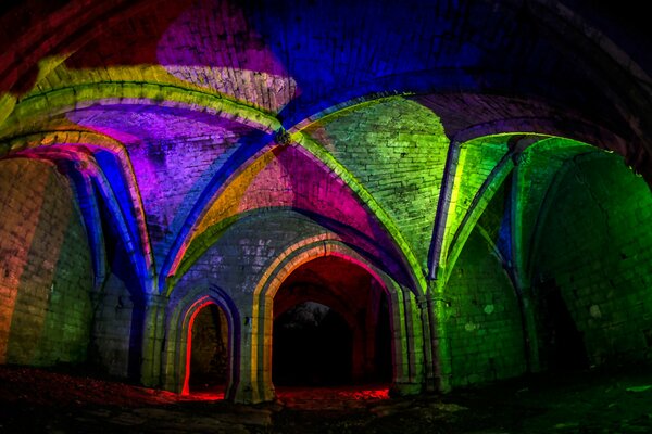 Multicolored illumination in brick semi-arches