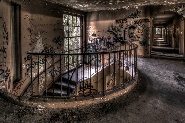 Escalera de Caracol en un edificio abandonado