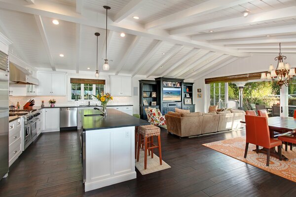 Large living room with kitchen. Stylish interest. Loft style chandeliers