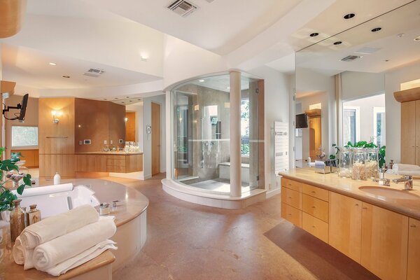 Spacious, rich, bathroom with windows