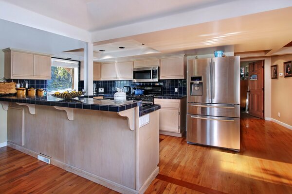 Modern kitchen design with dark apron