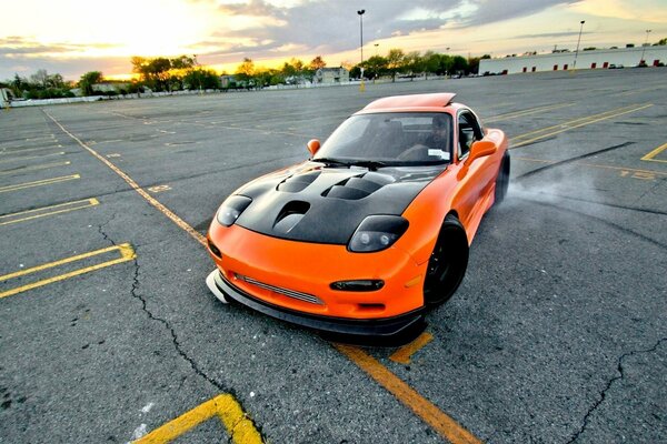 Negro y naranja hermoso coche