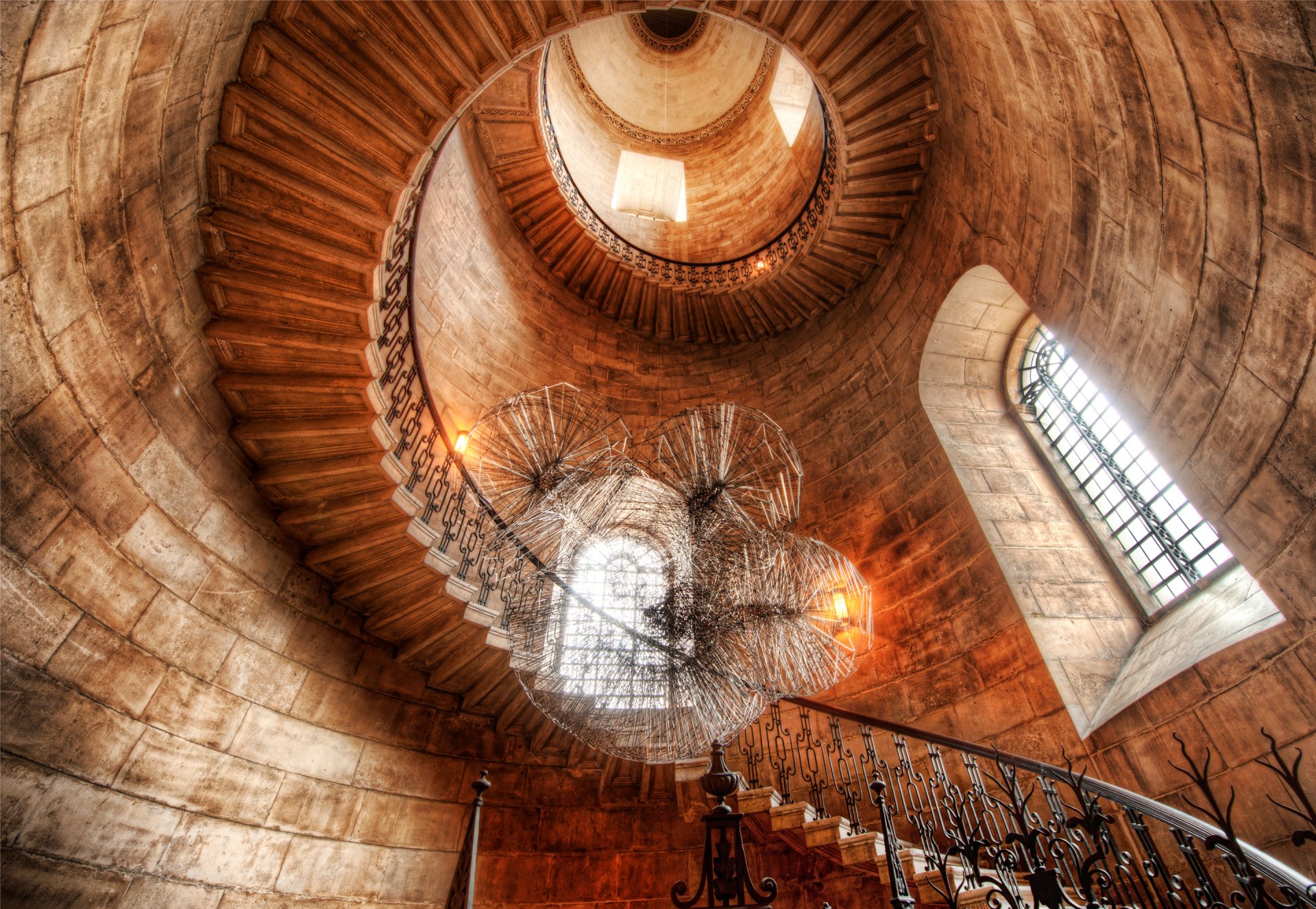 tour escalier fenêtre château spirale