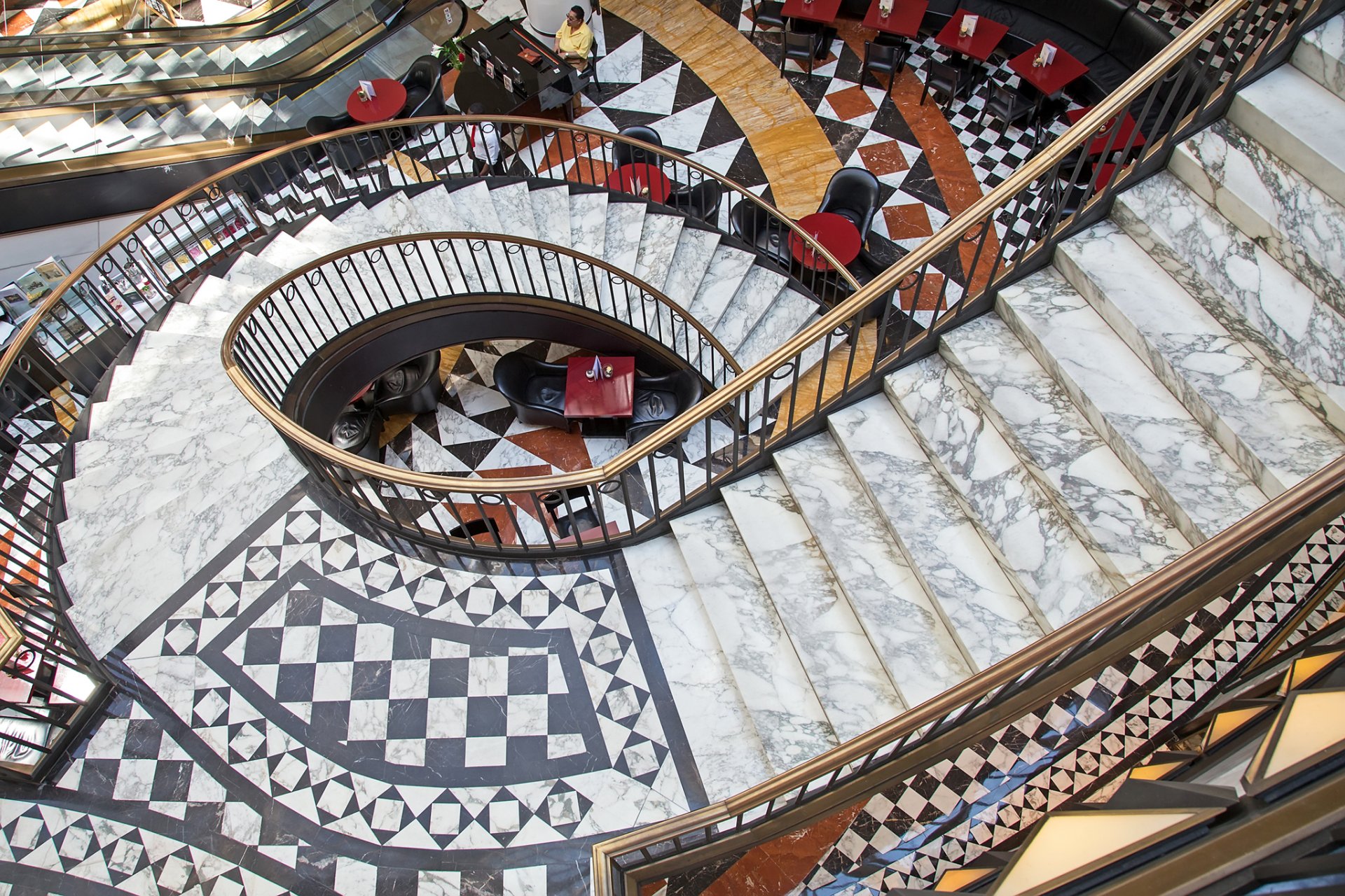 escalier marches bâtiment hôtel