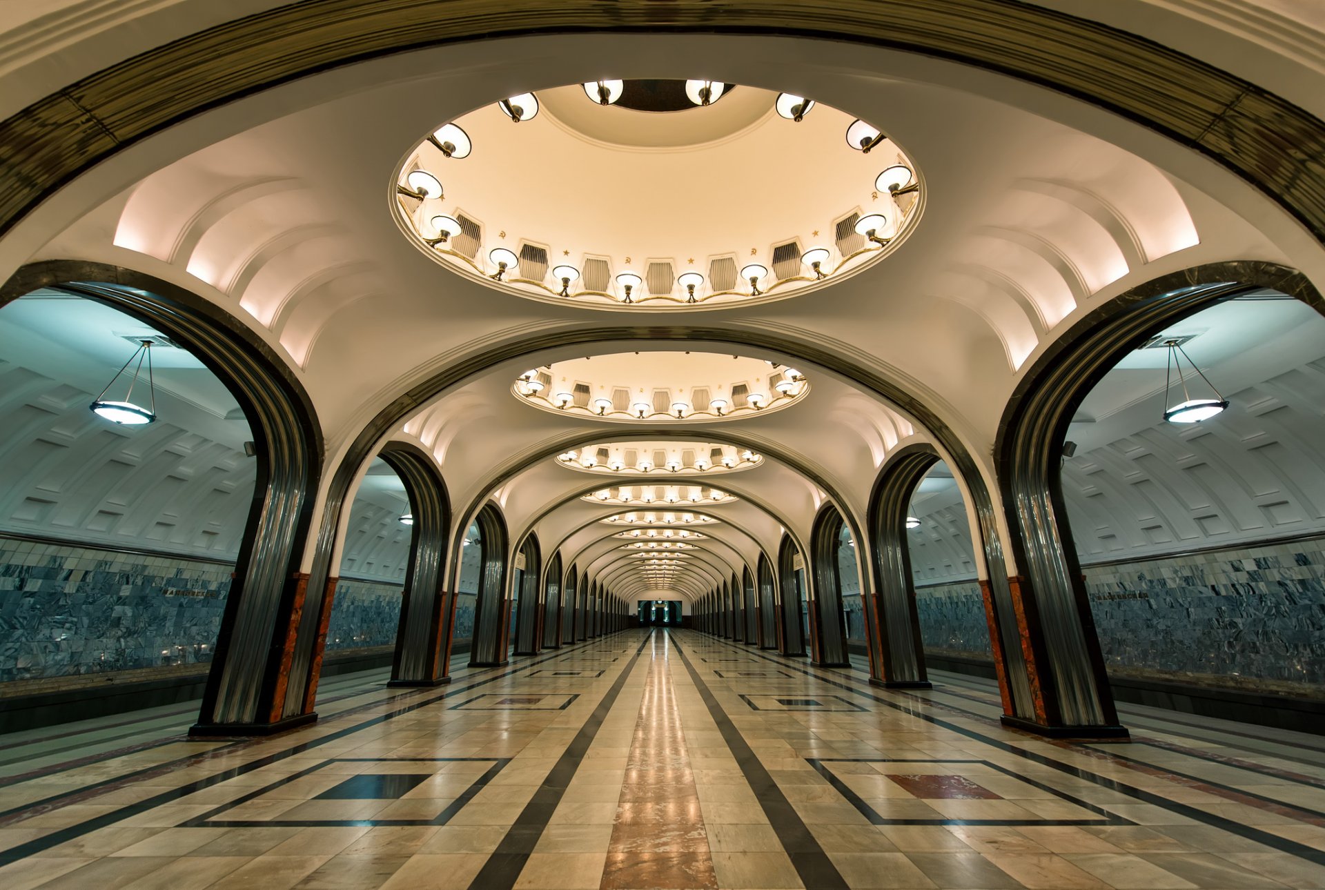 metropolitana di mosca linea zamoskvoretskaya stazione mayakovskaya