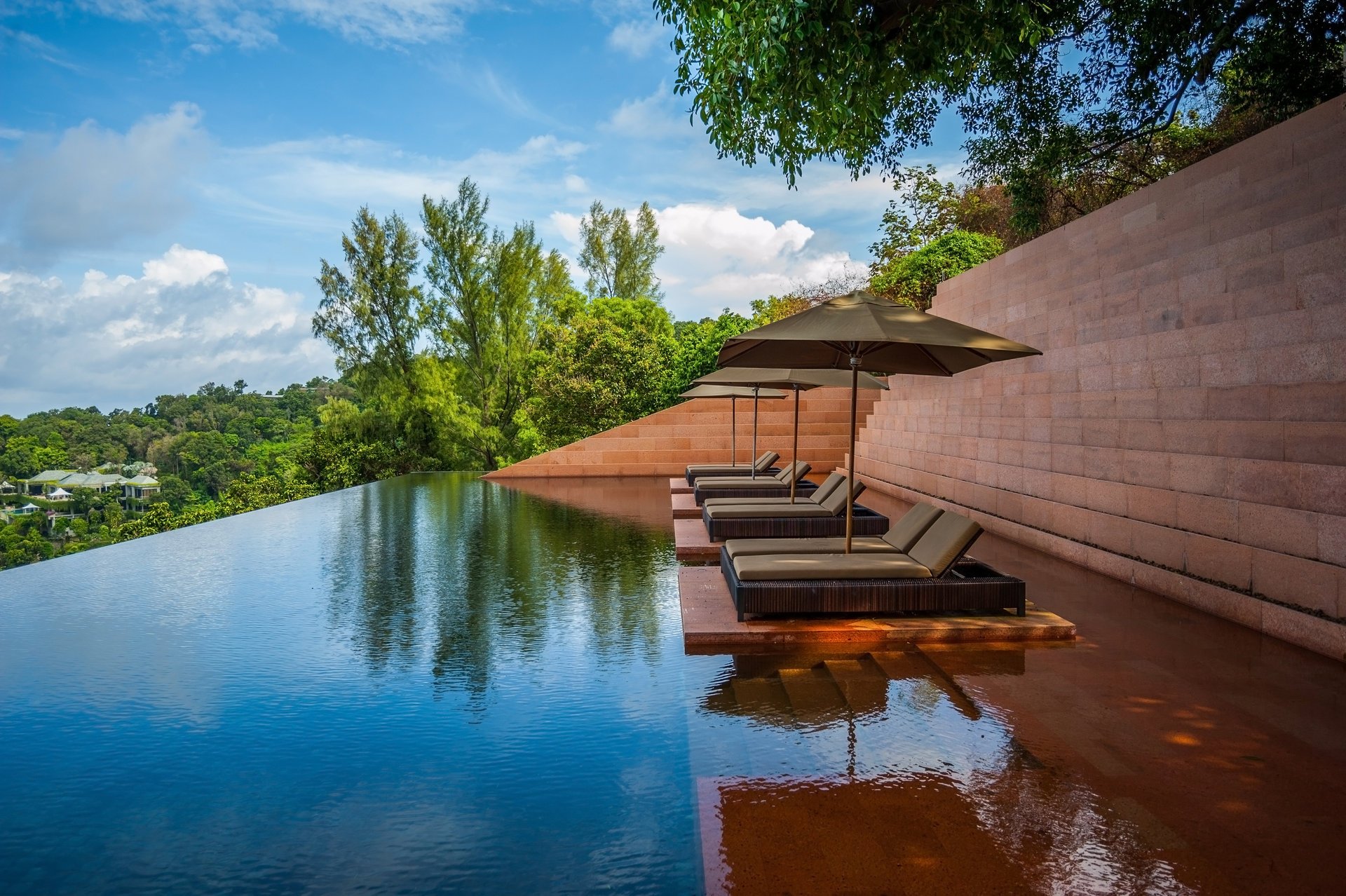 hotel acqua riflessione alberi cielo