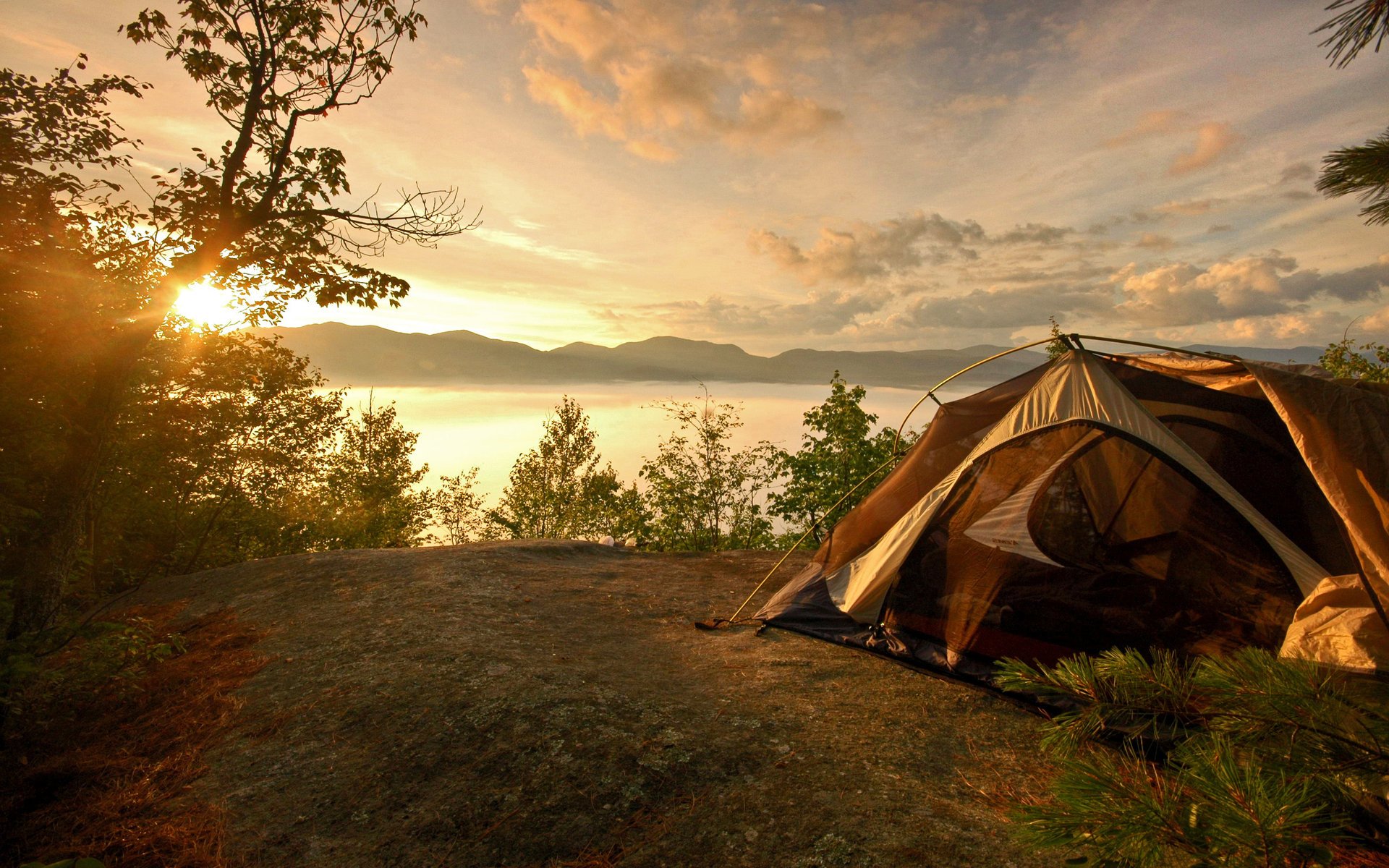 tienda de campaña camping naturaleza río árboles bosque vacaciones cielo puesta de sol noche por el río