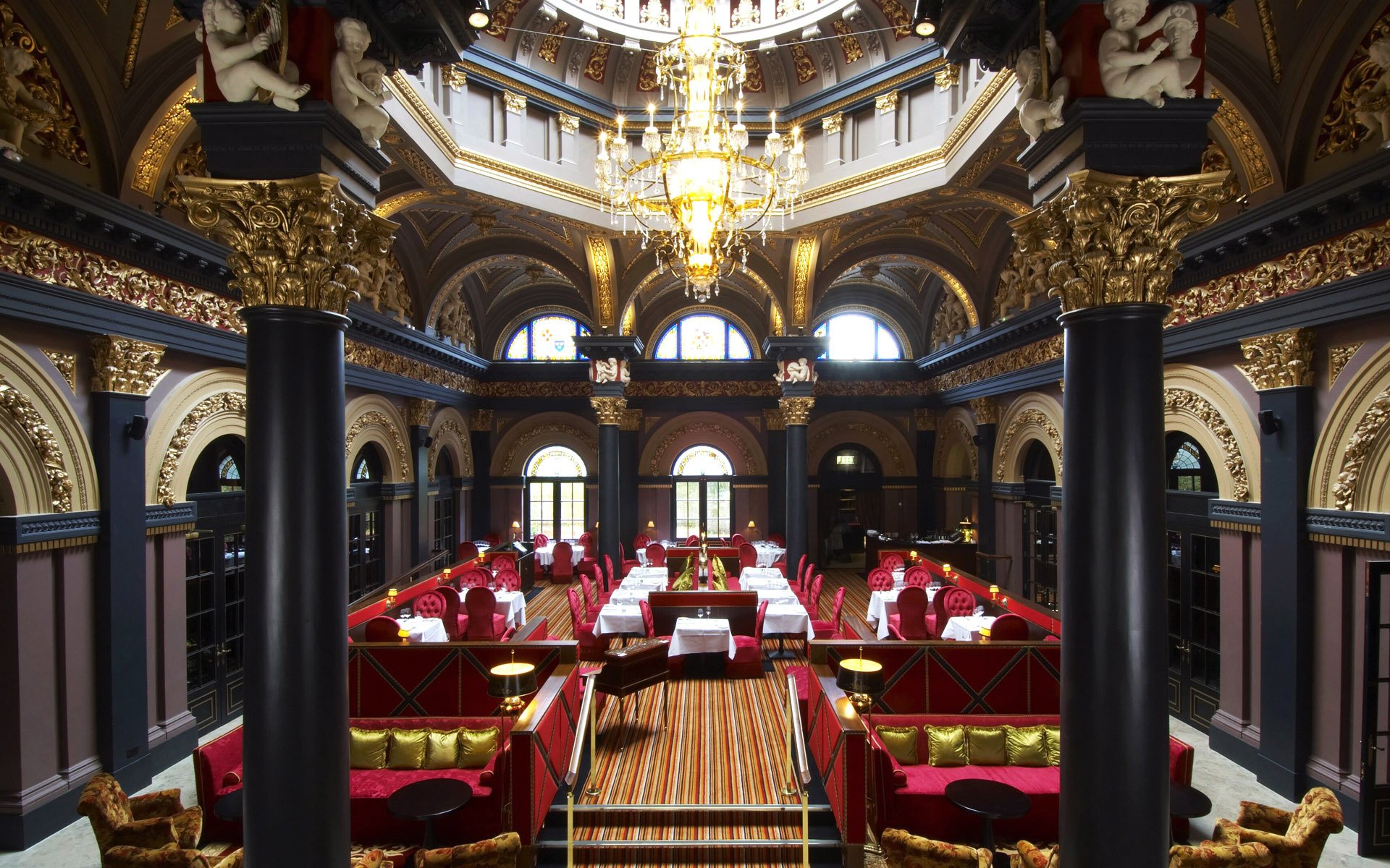 hotel hotel restaurant dining room column chandelier