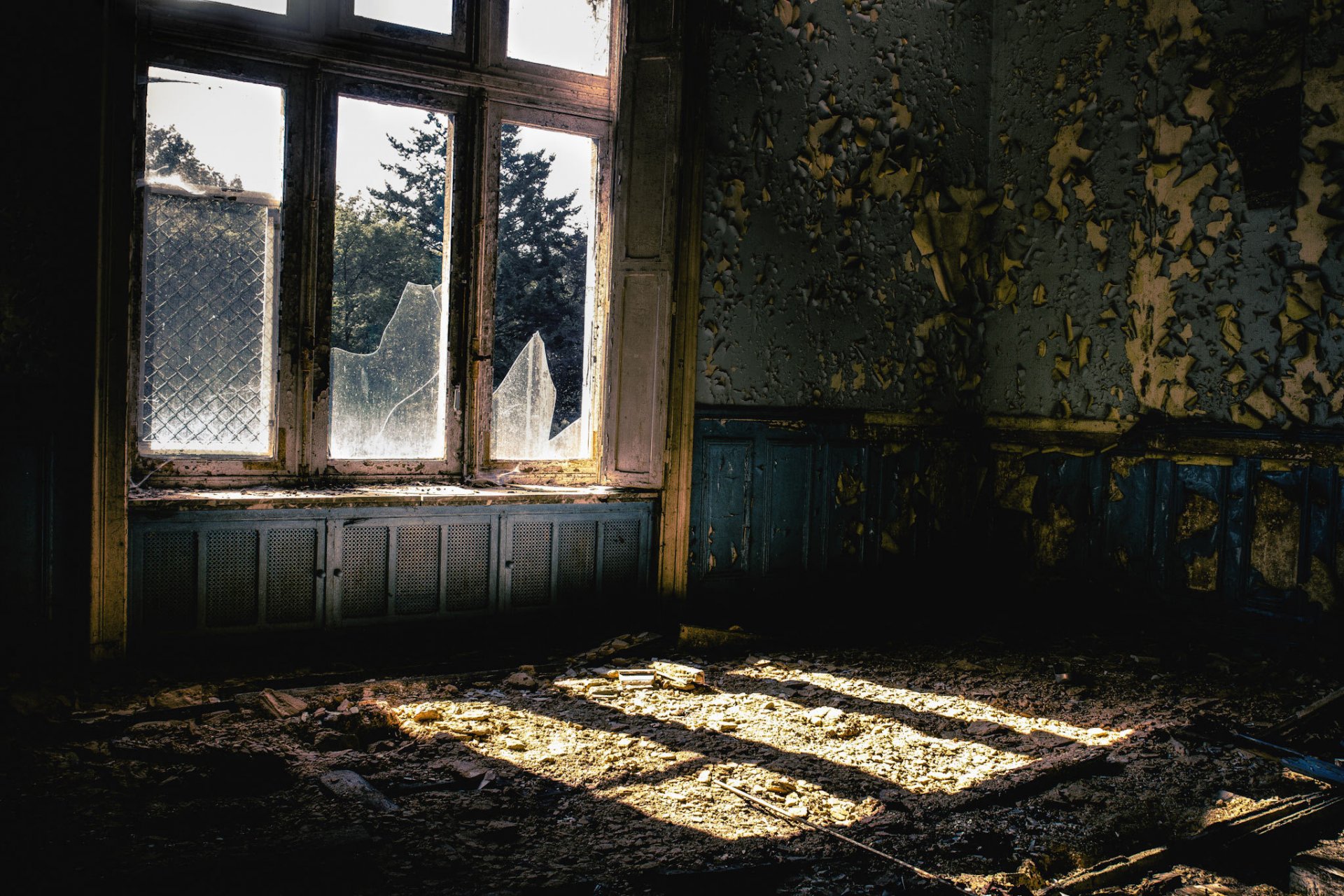 raum zimmer fenster licht verwüstung verlassenheit schimmel