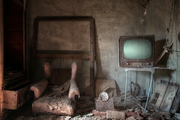 An abandoned room and a TV as an interior