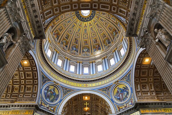 Divine frescoes on the dome