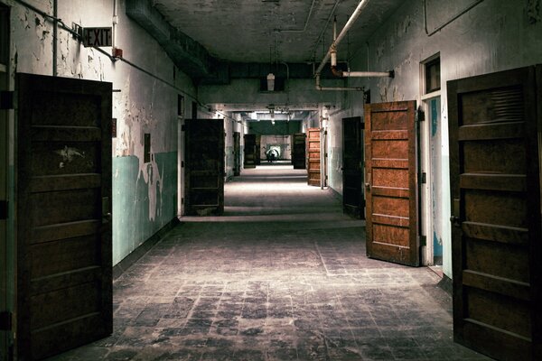 Scary interior del pasillo del dormitorio