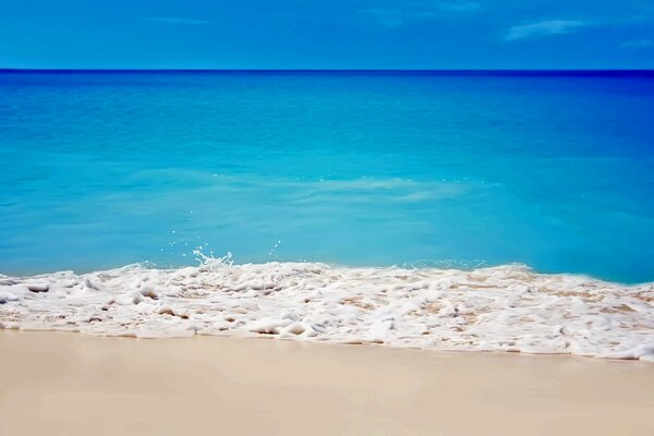 Oceano blu e sabbia bianca