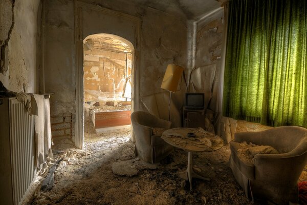 Vista de un Apartamento abandonado bajo el sol