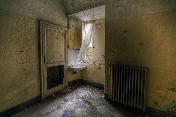 Vieille pièce d une maison abandonnée