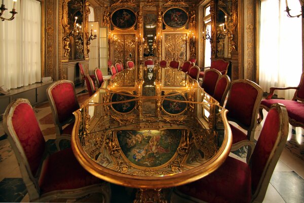 Gold and red interior of the palace room