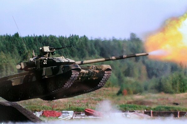 Russian T-90 tank shoots in a jump