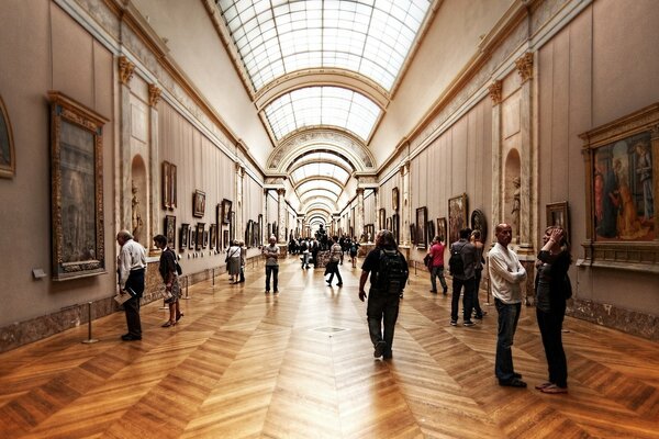 Museo de arte humano del Louvre