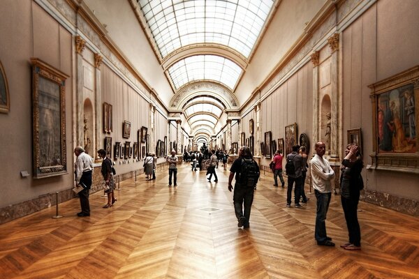 Musée d & apos; art humain du Louvre