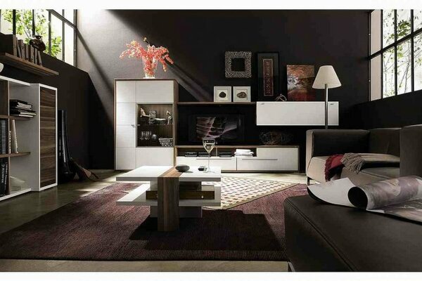 Esta es una sala de estar con un diseño interior elegante