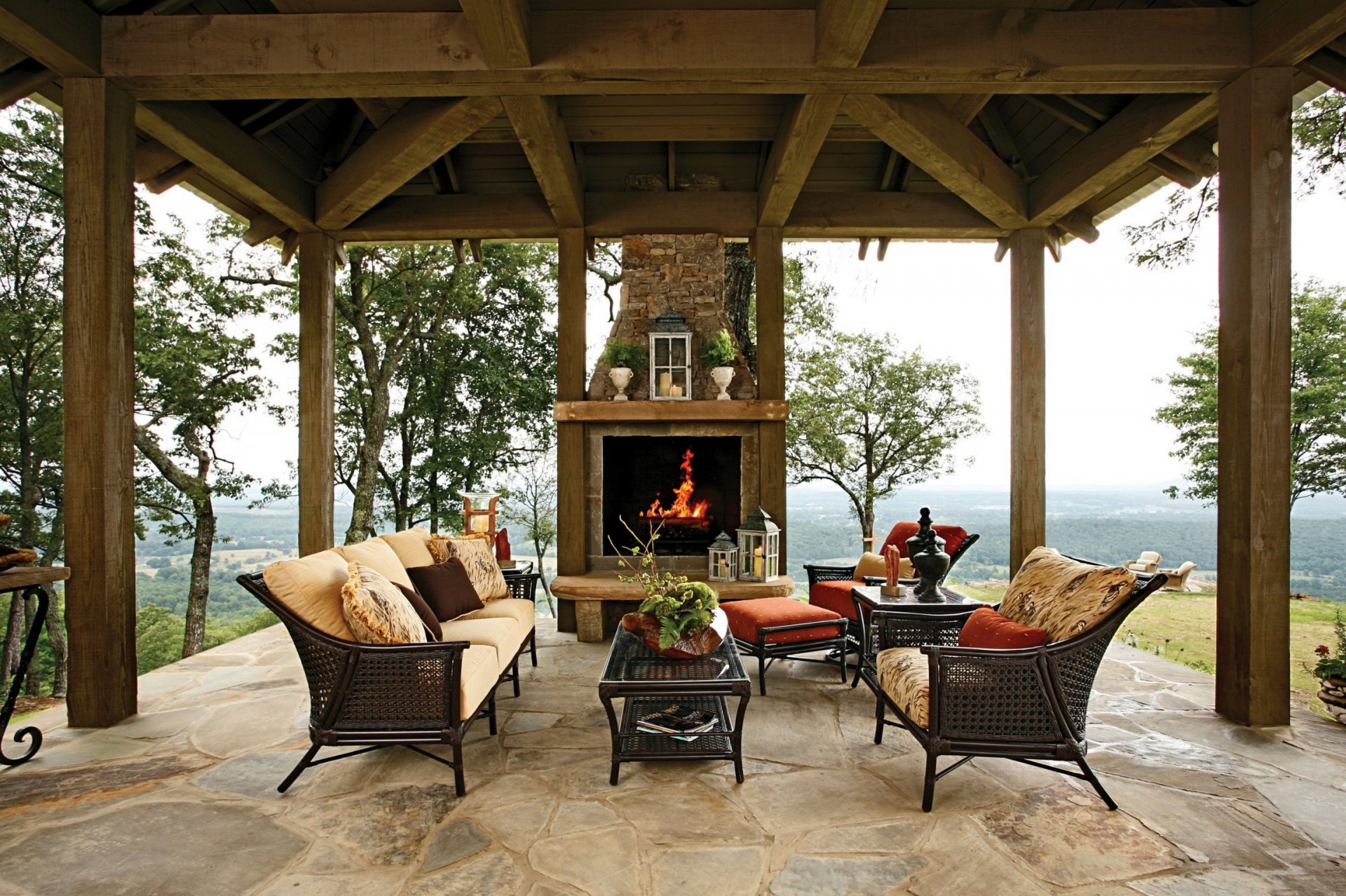 intérieur cheminée canapé gazebo véranda