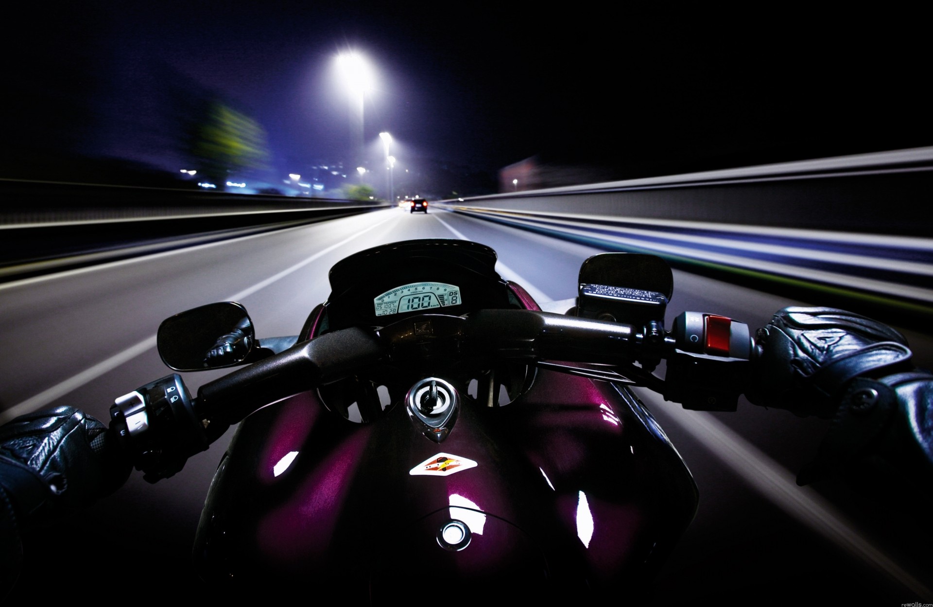 strada notte moto bombardiere