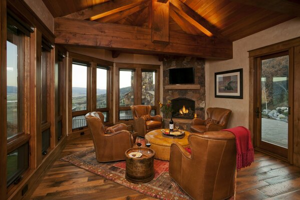 Foto del diseño de la ventana . chimenea interior y sillón 