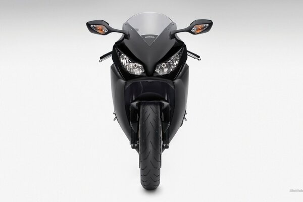 Moto de sport noir