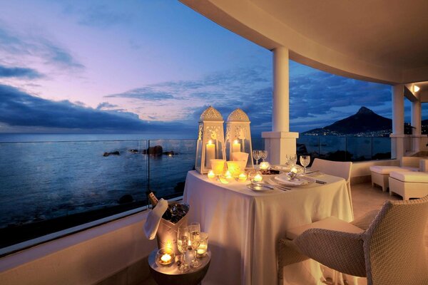 A chic dinner by the ocean in candlelight