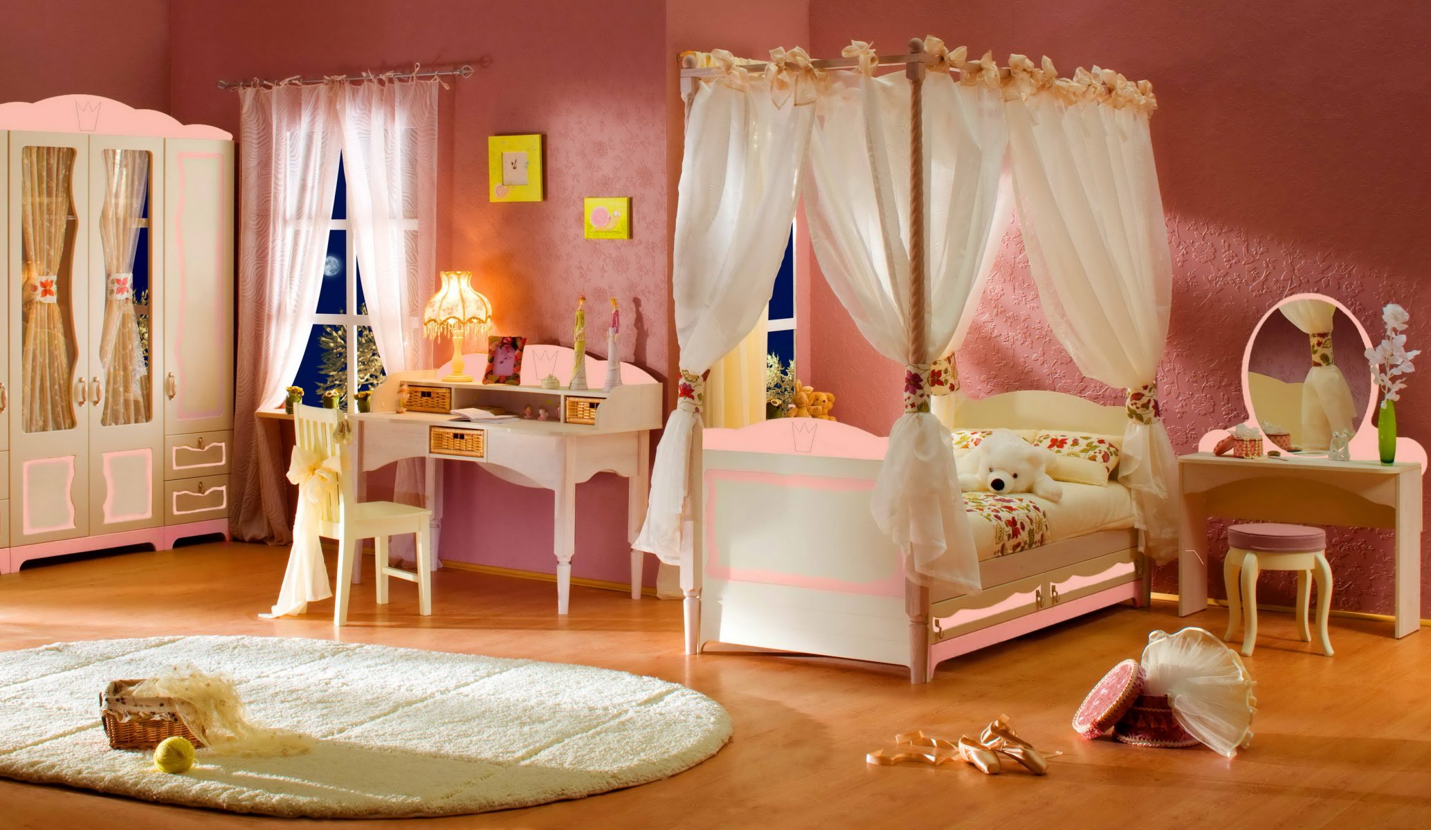 bebé dormitorio interior diseño estilo habitación cama cuna dosel silla mesa espejo oso de peluche oso de peluche juguete lámpara