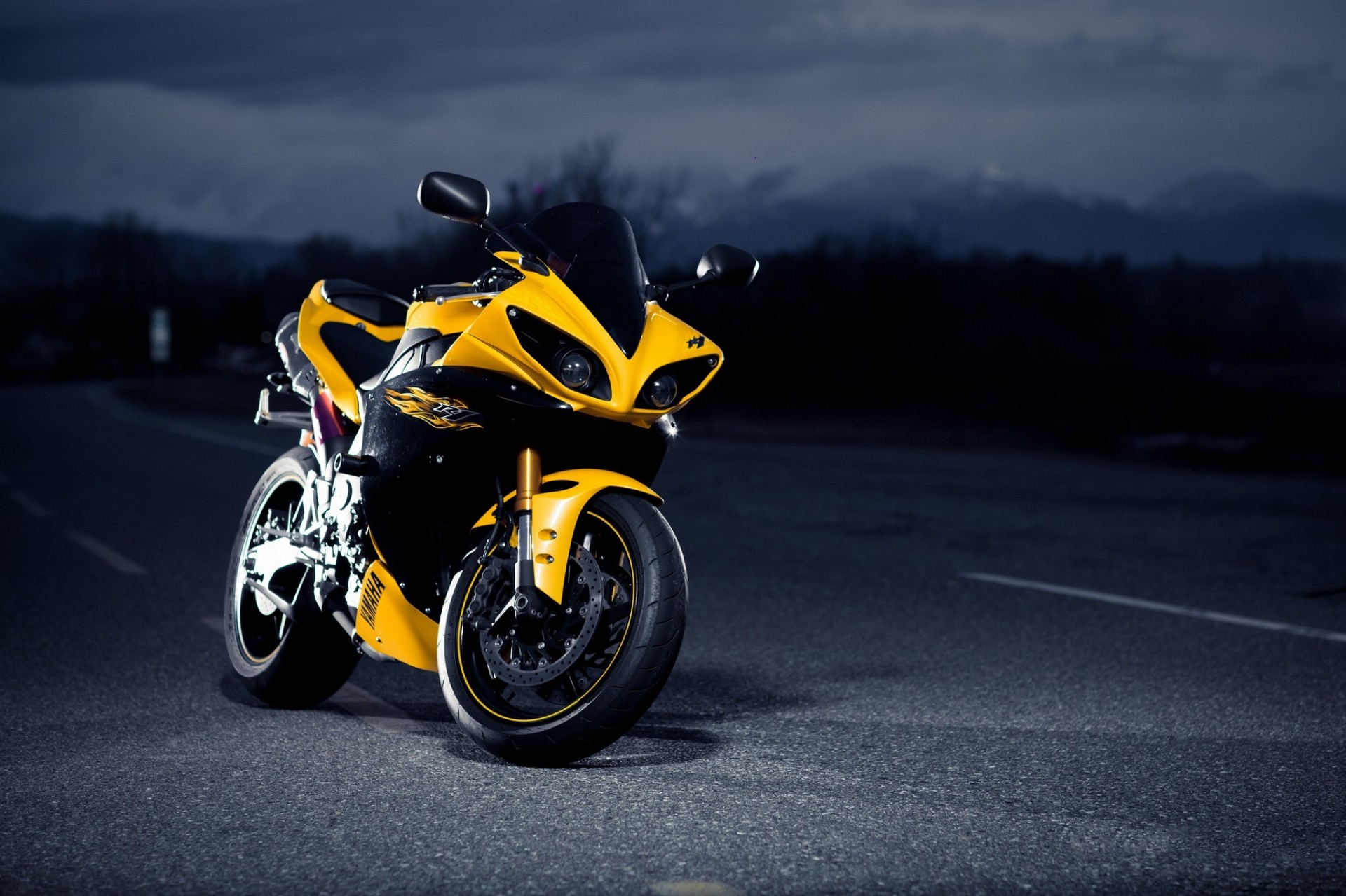 r1 strada notte nero superbike yamaha giallo