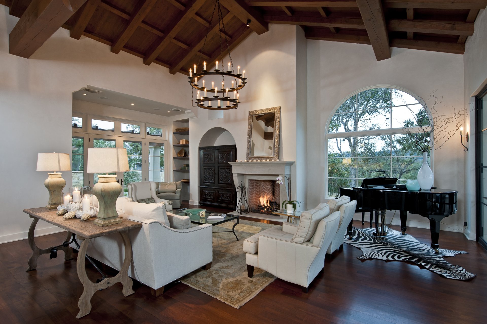 intérieur style design maison-château chambre cheminée