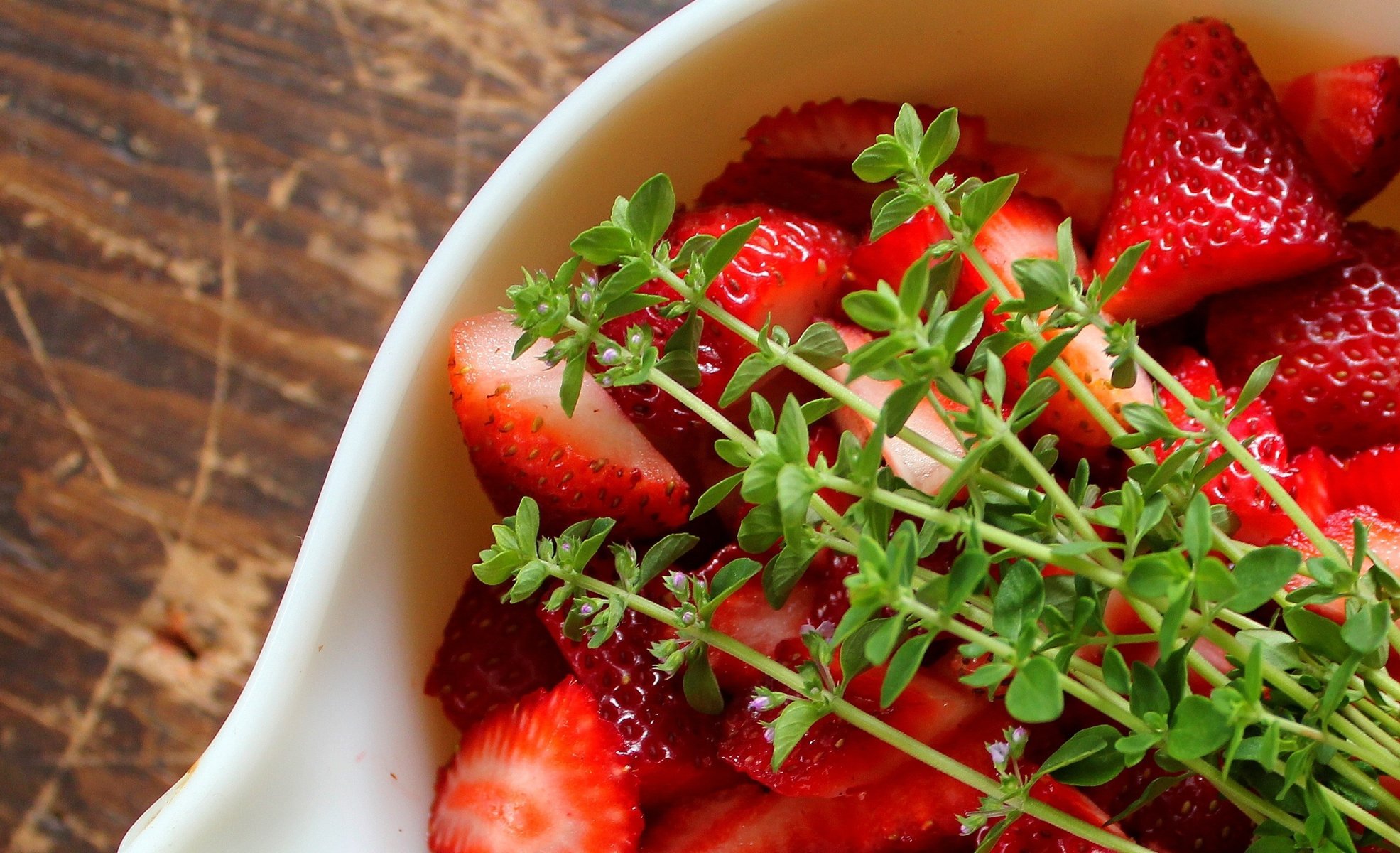 trawberry twigs saucer grass berry slices bowl