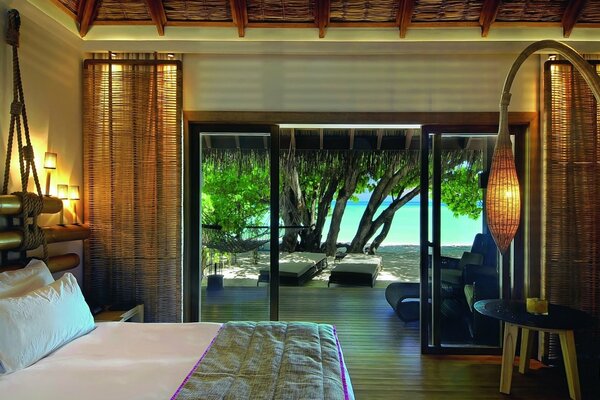 Camera d albergo chic alle Maldive