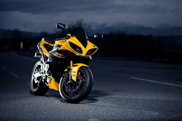 Yellow Yamaha superbike on the night road