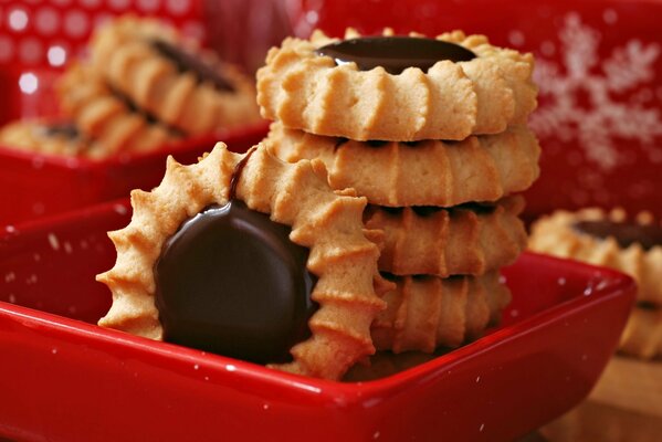 Chicken cookies with stuffing in a red plate