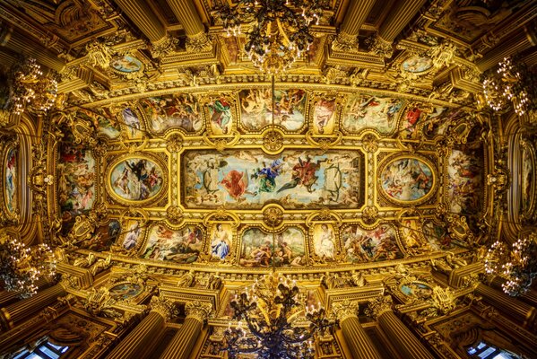 Peinture au plafond du grand Opéra