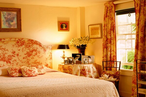 Camera da letto calda in stile country