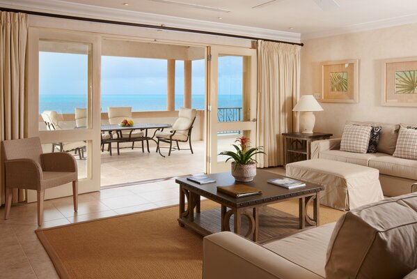 Living room with terrace and sea view