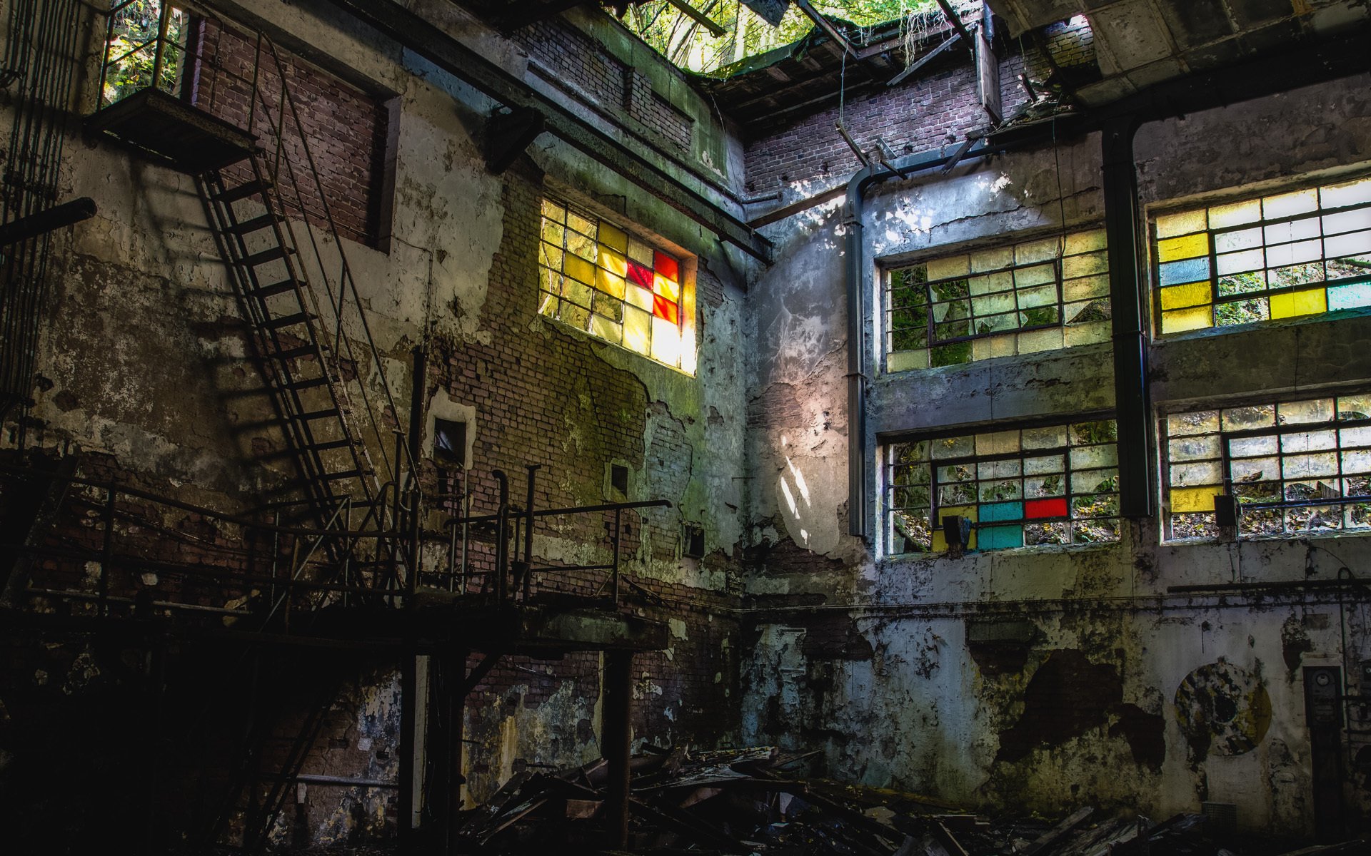 edificio ventanas abandono ruinas escalera escombros