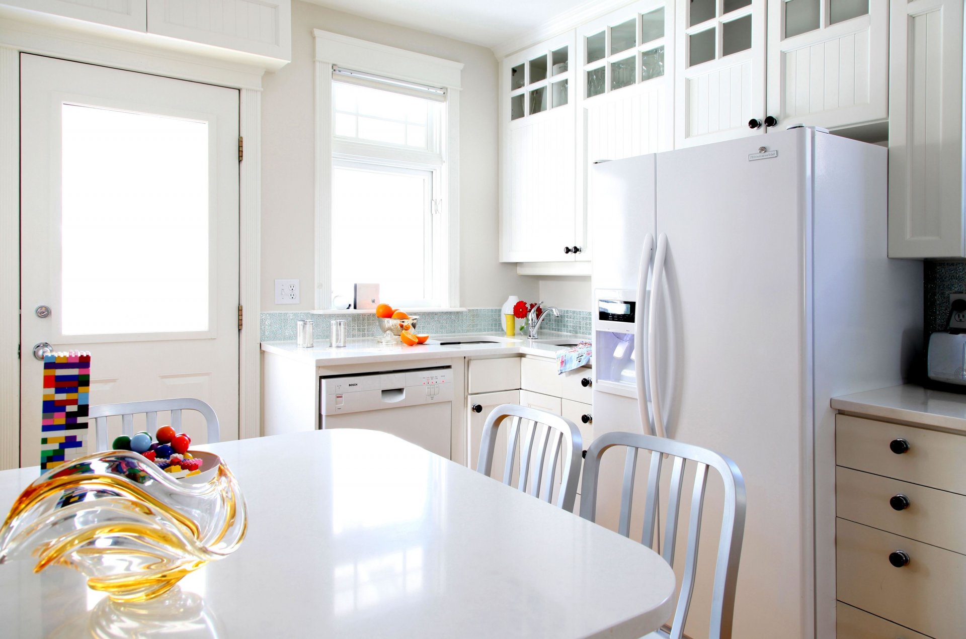 interior muebles habitación cocina mesa refrigerador blanco color