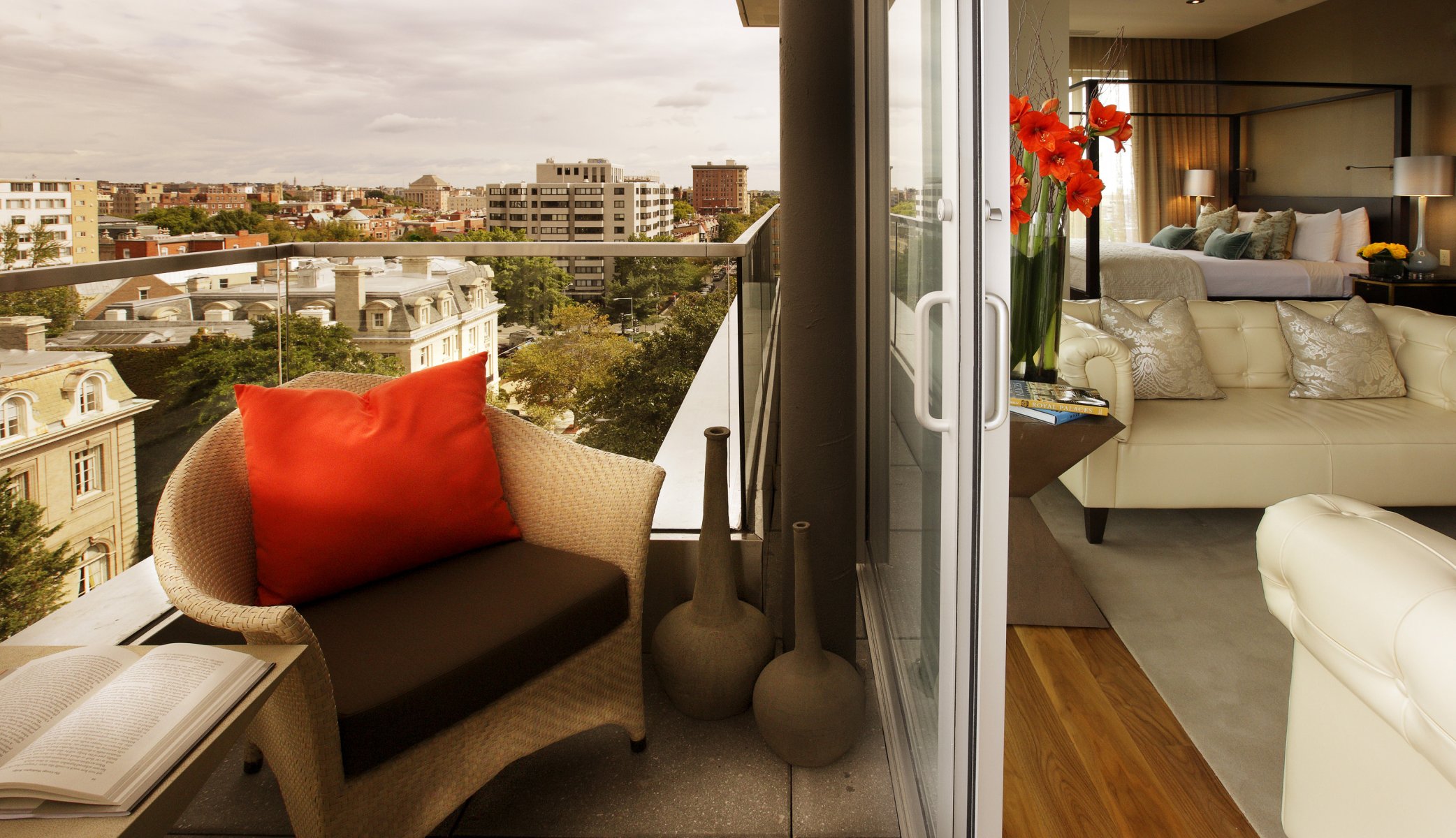 innenraum stil design stadt stadtwohnung wohnzimmer balkon