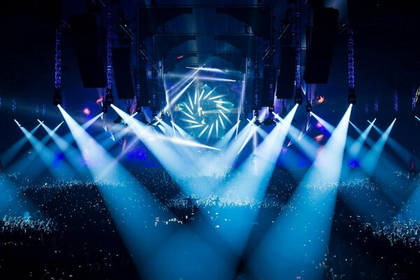 Hardcore y hardstyle-luces azules en qlimax 2012