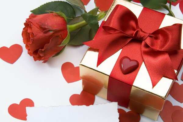 Подарок с красным бантом, роза и сердечкими