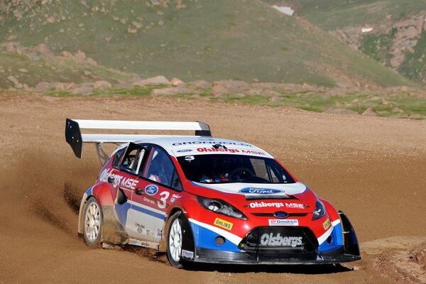 Voiture de vitesse Ford sur rallycross