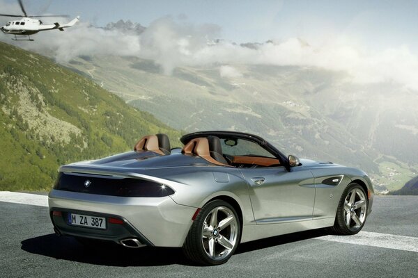 Biv zagato Cabrio am Rand einer Klippe